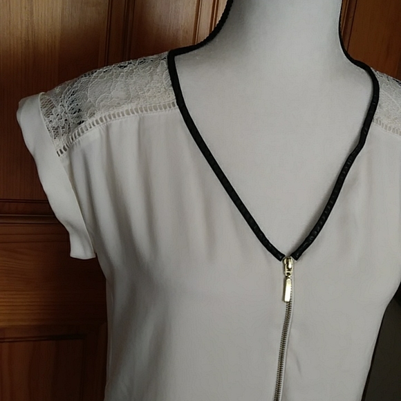 Express Embroidered Lace Imitation Leather V Neck Top S Ivory - Picture 3 of 15